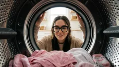 „Zlatá hodinka“ pro vaši pračku: Proč byste měli mezi cykly udělat přestávku